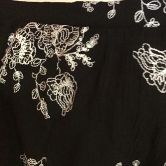 Anthropologie Braeve Boho Embroidered Flowers peasant Crop Top - Picture 4 of 11